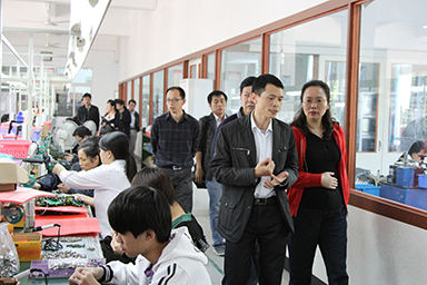 福建省委統(tǒng)戰(zhàn)部副部長、省工商聯(lián)黨組書記王玲視察虹潤公司