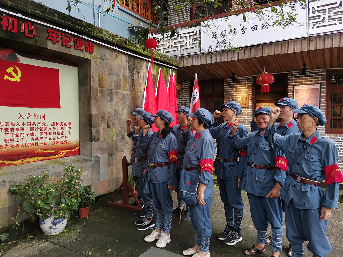 虹潤公司黨支部組織開展“尋找紅色足跡，牢記初心使命”主題黨日活動